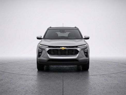 Used 2025 Chevrolet TrailBlazer LT AWD/4WD image 2