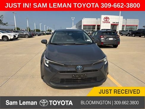 Used 2025 Toyota Corolla LE w/ LE Premium Package FWD image 1