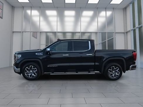 Used 2022 GMC Sierra 1500 SLT w/ SLT Convenience Package image 5