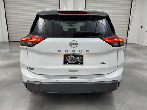 Used 2025 Nissan Rogue SL w/ Tech Package FWD image 6