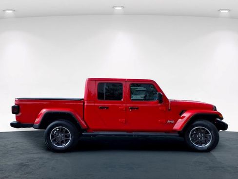 Used 2023 Jeep Gladiator Overland AWD/4WD image 7