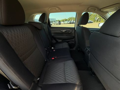 Used 2020 Nissan Rogue S FWD image 27