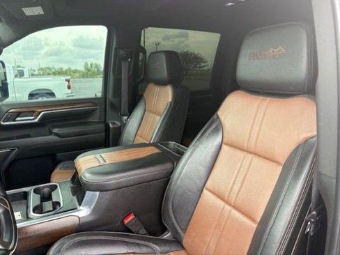Used 2024 Chevrolet Silverado 2500 High Country w/ High Country Premium Package AWD/4WD image 5