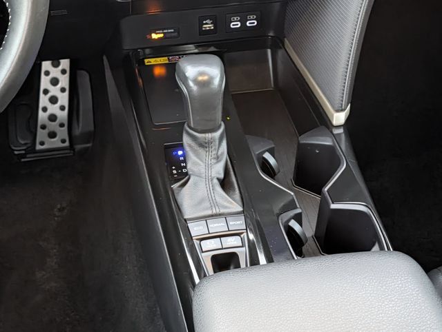 Used 2025 Toyota Camry SE FWD image 14