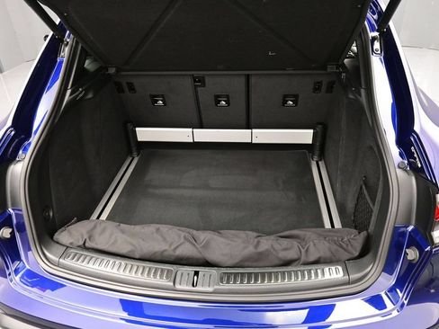 Certified 2022 Porsche Macan AWD/4WD image 31