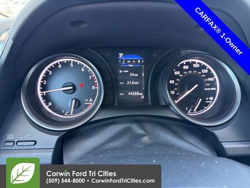 Used 2024 Toyota Camry SE FWD image 3