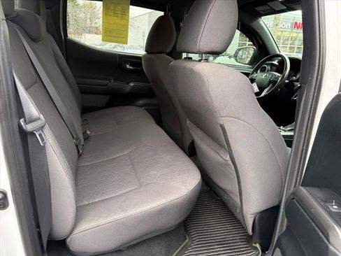 Used 2017 Toyota Tacoma TRD Sport image 20