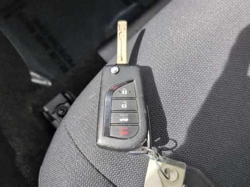 Used 2021 Toyota Corolla LE FWD image 25