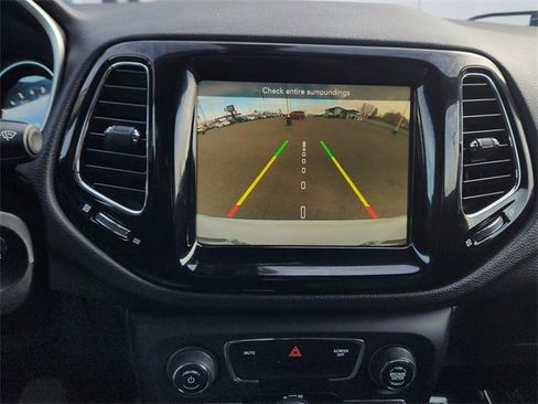 Used 2018 Jeep Compass Limited image 27