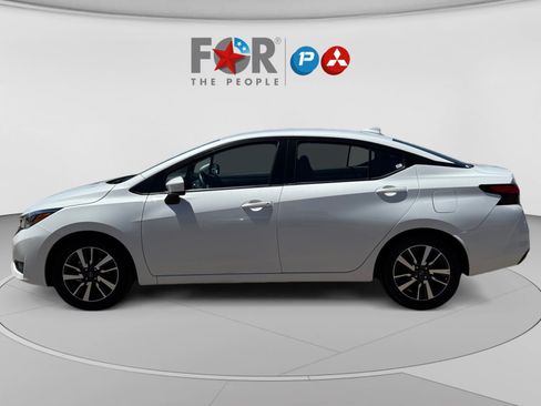 Used 2025 Nissan Versa SV FWD image 2