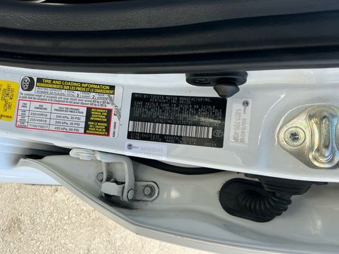 Used 2020 Toyota Camry SE FWD image 18