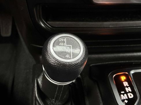 Used 2022 Jeep Wrangler Sport AWD/4WD image 29