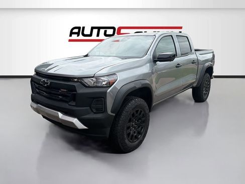 Used 2024 Chevrolet Colorado Trail Boss w/ Technology Package AWD/4WD image 3