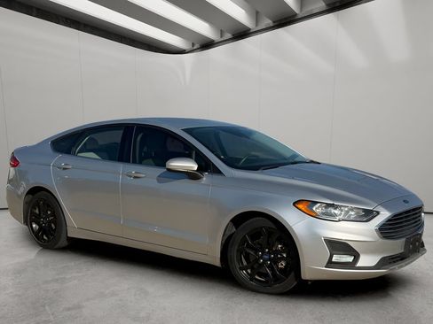 Used 2019 Ford Fusion SE w/ Equipment Group 151A FWD image 7