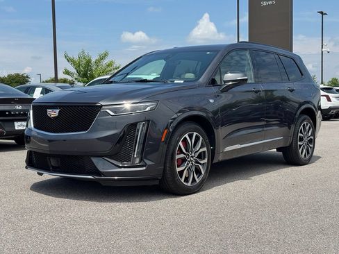 Used 2023 Cadillac XT6 Sport w/ Technology Package AWD/4WD image 9