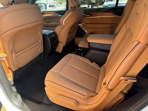 Used 2025 Jeep Grand Cherokee L Summit AWD/4WD image 23