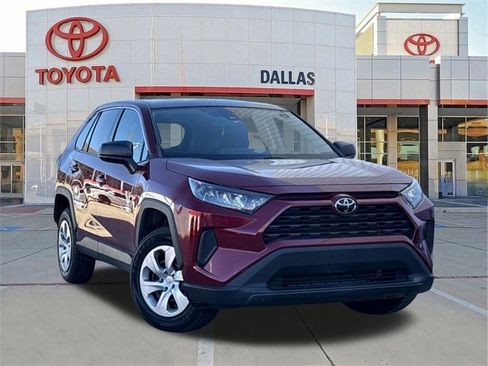 Used 2022 Toyota RAV4 LE image 1