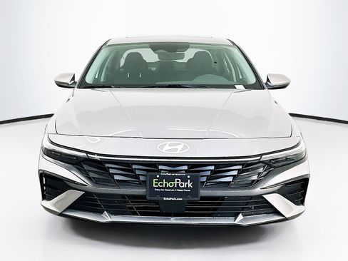 Used 2025 Hyundai Elantra SEL FWD image 2