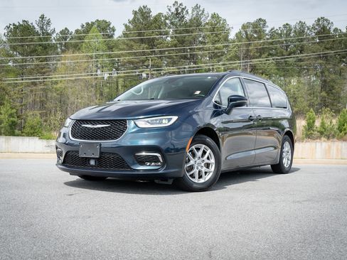 Used 2022 Chrysler Pacifica Touring-L FWD image 1