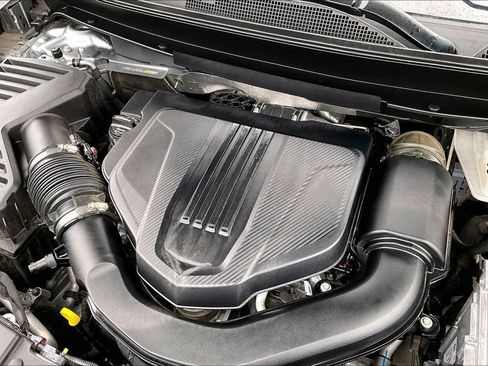 Used 2025 Chevrolet Traverse LT image 43