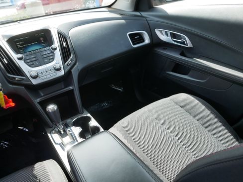 Used 2017 Chevrolet Equinox LT w/ Convenience Package image 11