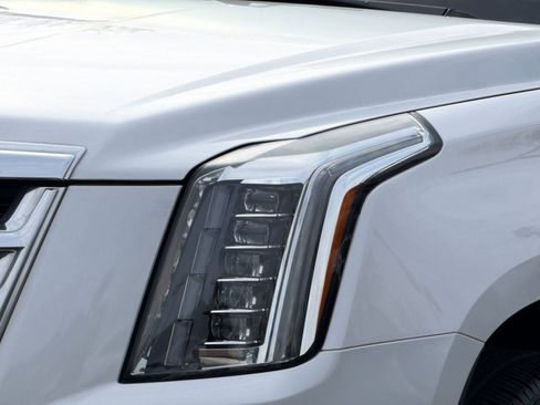 Used 2020 Cadillac Escalade ESV Luxury image 11