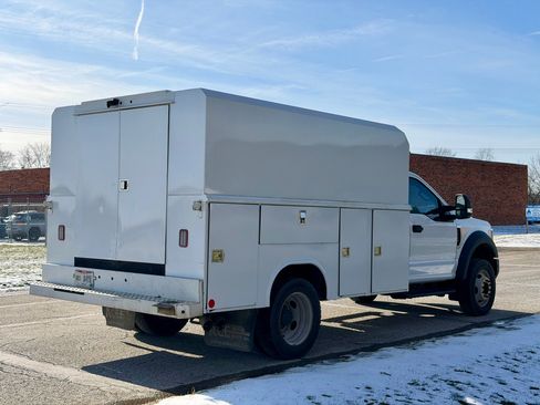 Used 2019 Ford F450 XLT image 3
