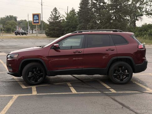 Used 2020 Jeep Cherokee Latitude Plus AWD/4WD image 5