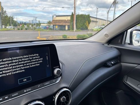 Used 2025 Nissan Sentra SV FWD image 33