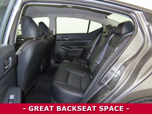 Certified 2022 Nissan Altima 2.5 SR image 9