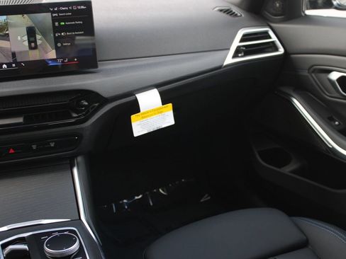 Used 2026 BMW 330i xDrive Sedan w/ M Sport Package AWD/4WD image 32