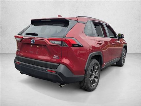 Used 2022 Toyota RAV4 XLE Premium AWD/4WD image 5
