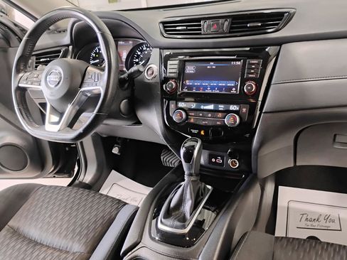 Used 2019 Nissan Rogue SV image 29