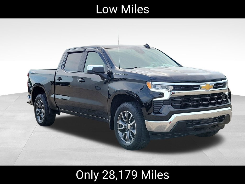 Used 2024 Chevrolet Silverado 1500 LT AWD/4WD image 2