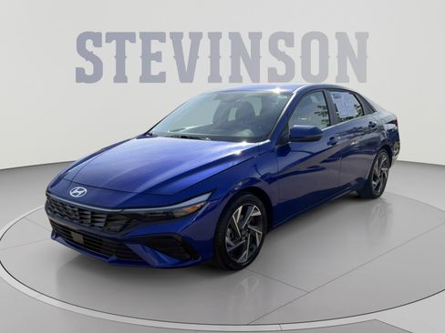 Certified 2025 Hyundai Elantra Limited FWD image 1