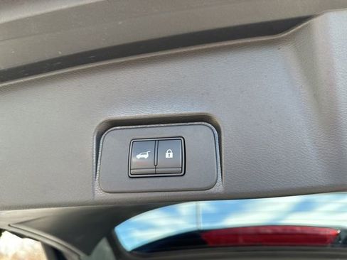 Used 2022 Nissan Rogue SV w/ SV Premium Package image 8