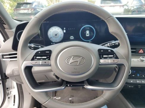 Certified 2025 Hyundai Elantra SEL w/ Cargo Package image 17