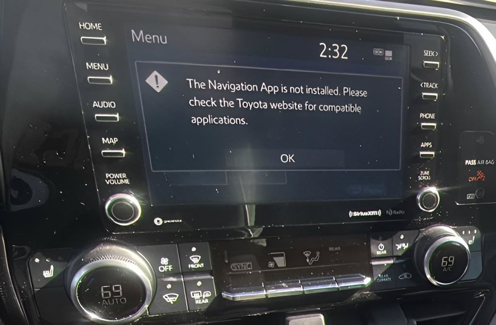 Used 2022 Toyota Highlander XLE AWD/4WD image 11