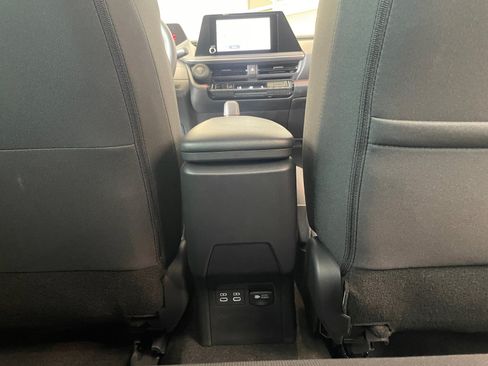 Certified 2026 Toyota Prius Plug-In Hybrid FWD image 32