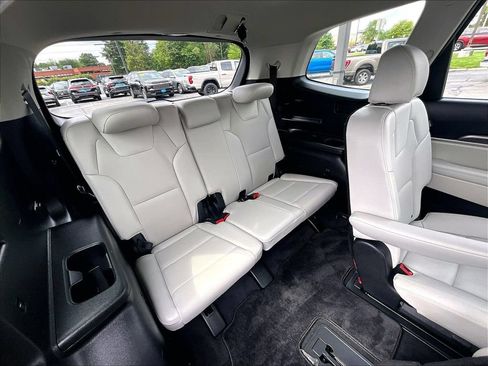 Used 2024 Kia Telluride S AWD/4WD image 16