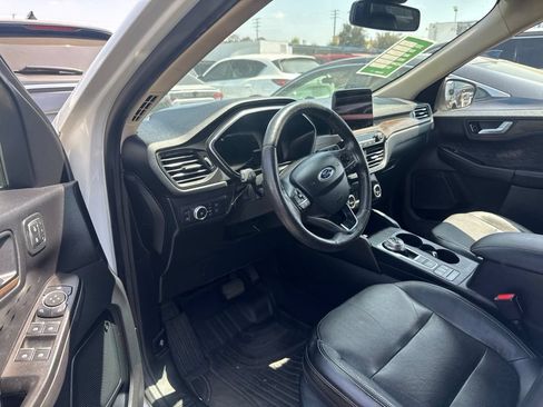 Used 2020 Ford Escape Titanium w/ Titanium Premium Package 2.0 AWD/4WD image 5