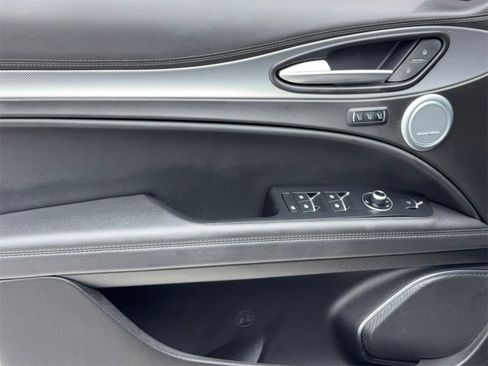 Used 2022 Alfa Romeo Stelvio Veloce image 39