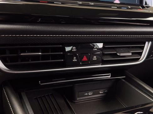 Used 2025 Volkswagen Atlas Cross Sport SE image 14