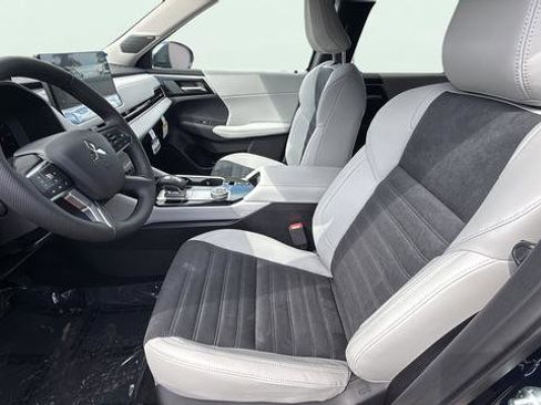 New 2026 Mitsubishi Outlander SE image 14