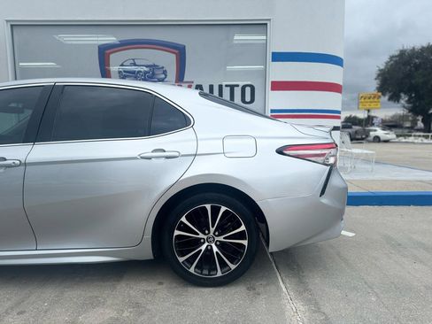 Used 2018 Toyota Camry SE FWD image 22