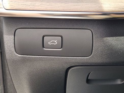 New 2026 Volvo XC90 B6 Plus w/ Protection Package AWD/4WD image 12