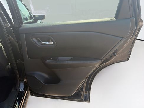 Used 2025 Nissan Rogue SV AWD/4WD image 32