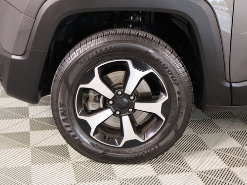 Used 2019 Jeep Renegade Trailhawk w/ UConnect 8.4 Nav Group AWD/4WD image 17