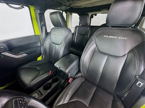 Used 2017 Jeep Wrangler Unlimited Rubicon w/ Connectivity Group AWD/4WD image 20