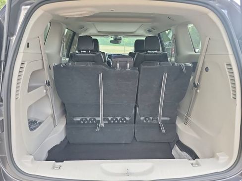 Used 2023 Chrysler Pacifica Limited FWD image 30